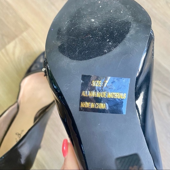 Qupid Black Patent Leather Style Pointed Toe Heels - Picture 11 of 11